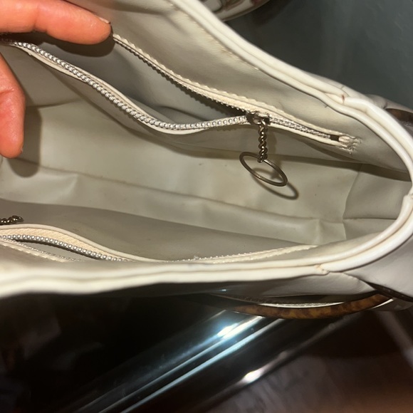 Rare find vintage purse only one in museum I have found. - Picture 9 of 10